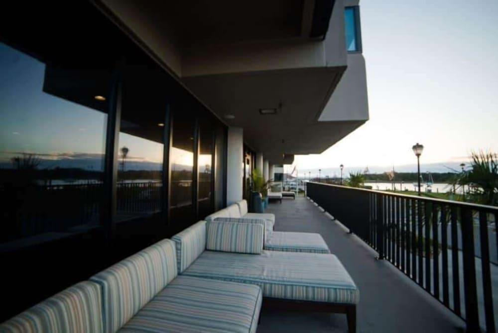 Bask Hotel At Big Rock Landing Morehead City Esterno foto