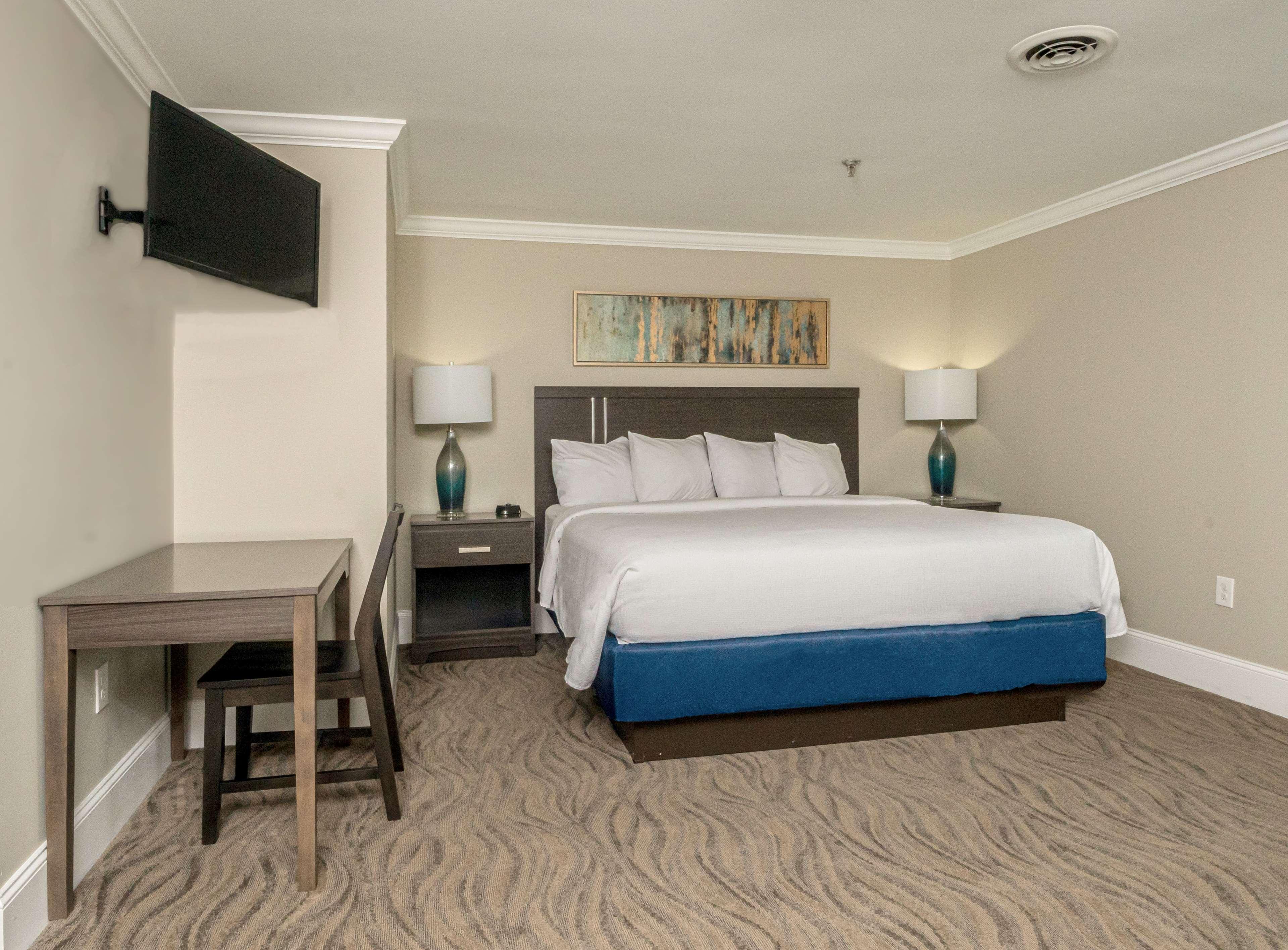 Bask Hotel At Big Rock Landing Morehead City Esterno foto