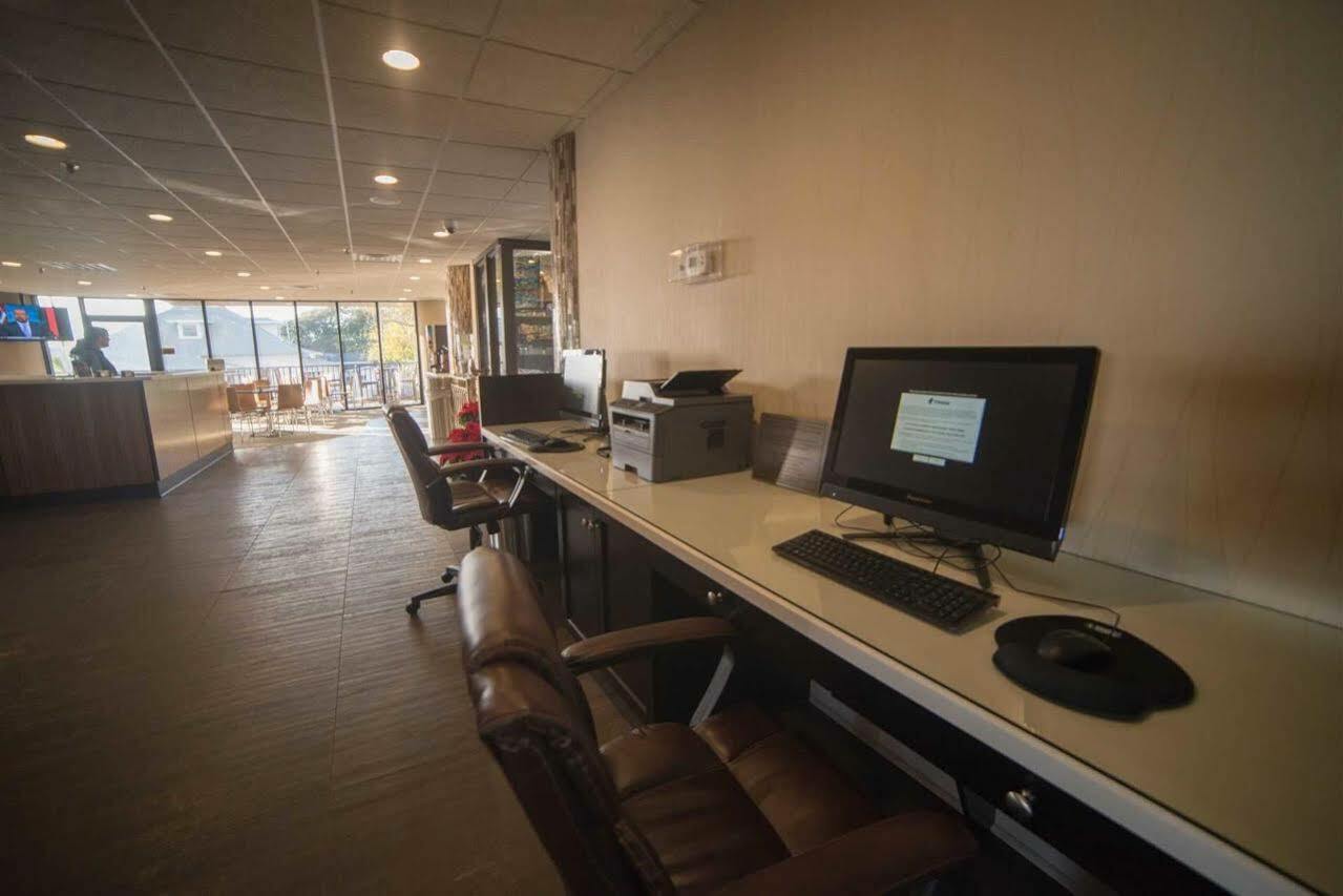 Bask Hotel At Big Rock Landing Morehead City Esterno foto